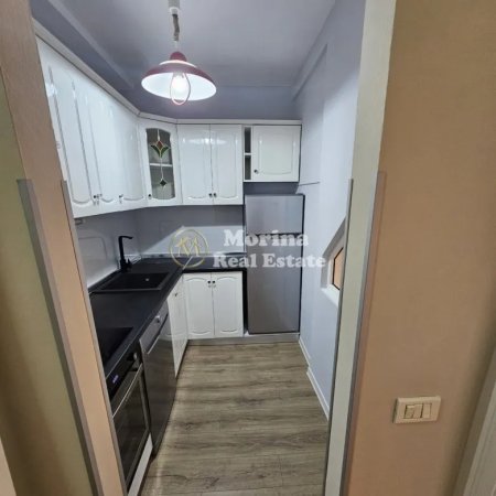 Tirane, jepet me qera ambjent biznesi Kati 4, 130 m² 1.000 € (Qender)