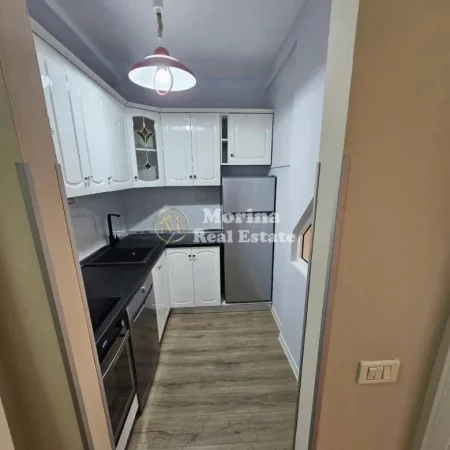Tirane, jepet me qera ambjent biznesi Kati 4, 130 m² 1.000 € (Qender)