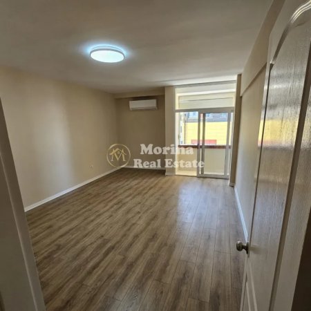Tirane, jepet me qera ambjent biznesi Kati 4, 130 m² 1.000 € (Qender)