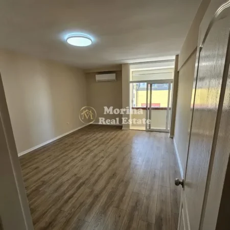 Tirane, jepet me qera ambjent biznesi Kati 4, 130 m² 1.000 € (Qender)