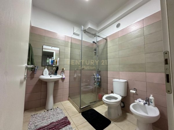Tirane, jap me qera apartament 2+1 , 100 m² 600 € (Kopshti Botanik)