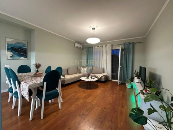 Tirane, jap me qera apartament 2+1 , 100 m² 600 € (Kopshti Botanik)