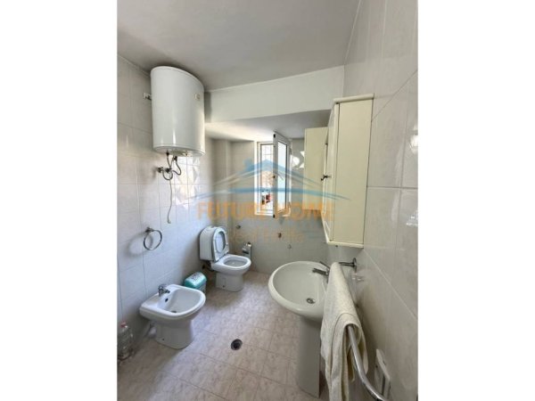 Tirane, jepet me qera apartament 1+1 Kati 4, 57 m² 500 € (Rrugën Irfan Tomini)