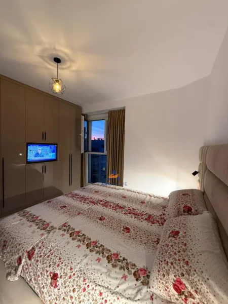 Tirane, jepet me qera apartament 1+1+Ballkon Kati 8, 60 m² 550 € (PRANE RRETHIT,UNAZA E RE)