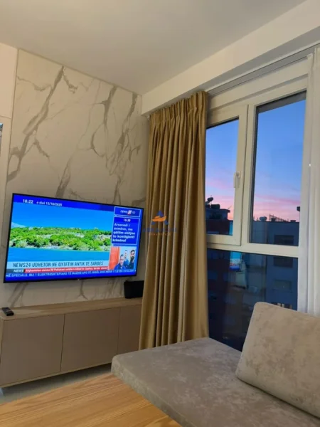 Tirane, jepet me qera apartament 1+1+Ballkon Kati 8, 60 m² 550 € (PRANE RRETHIT,UNAZA E RE)