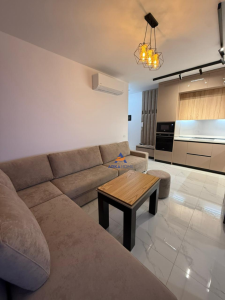 Tirane, jepet me qera apartament 1+1+Ballkon Kati 8, 60 m² 550 € (PRANE RRETHIT,UNAZA E RE)