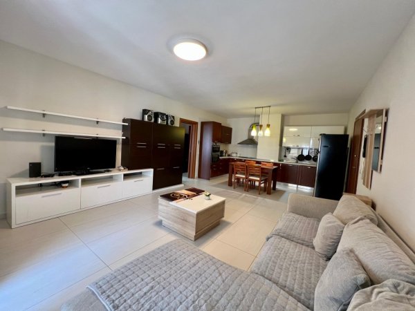 Tirane, jepet me qera apartament 2+1+Ballkon Kati 6, 114 m² 1000 € (Pazari i Ri)