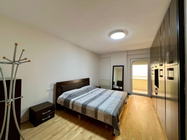 Tirane, jepet me qera apartament 2+1+Ballkon Kati 6, 114 m² 1000 € (Pazari i Ri)