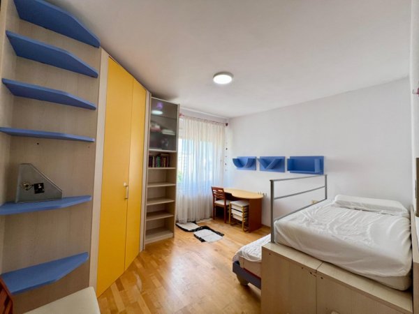 Tirane, jepet me qera apartament 2+1+Ballkon Kati 6, 114 m² 1000 € (Pazari i Ri)