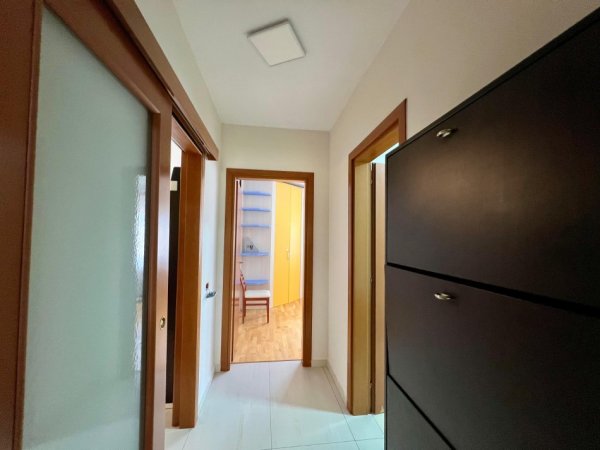 Tirane, jepet me qera apartament 2+1+Ballkon Kati 6, 114 m² 1000 € (Pazari i Ri)