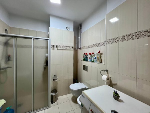 Tirane, jepet me qera apartament 2+1+Ballkon Kati 6, 114 m² 1000 € (Pazari i Ri)