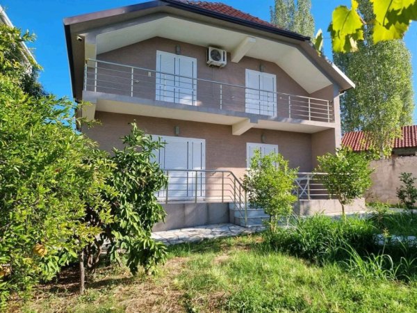 Tirane, jepet me qera Vile 2 Katshe , 500 m² 1.500 € (ALI DEMI)