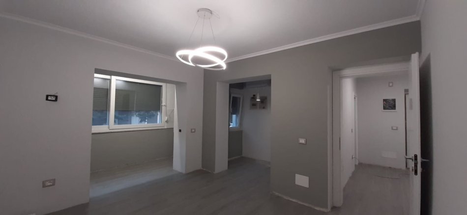 Tirane, jepet me qera apartament 1+1+Aneks+Ballkon Kati 1, 65 m² 500 € (PAZARI I RI)