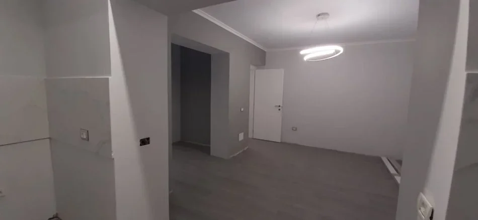 Tirane, jepet me qera apartament 1+1+Aneks+Ballkon Kati 1, 65 m² 500 € (PAZARI I RI)