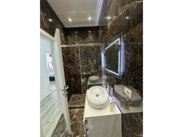 Tirane, shitet apartament Kati 0, 119 m² 218.000 € (BILL KLINTON)