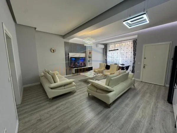 Tirane, shitet apartament Kati 0, 119 m² 218.000 € (BILL KLINTON)