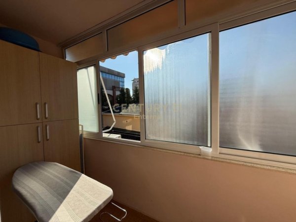 Tirane, jap me qera 1+1 Kati 4, 57 m² 500 € (Rr. Irfan Tomini)