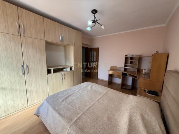 Tirane, jap me qera 1+1 Kati 4, 57 m² 500 € (Rr. Irfan Tomini)