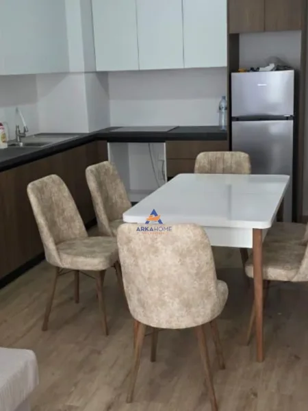 Tirane, jepet me qera apartament 2+1+Ballkon Kati 2, 83 m² 500 € (NDODHET PRANE QENDRES UNIVERS)