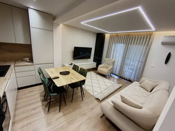 Tirane, jepet me qera apartament 2+1 Kati 4, 73 m² 1.000 € (BULEVARDI ZOGU I PARE)
