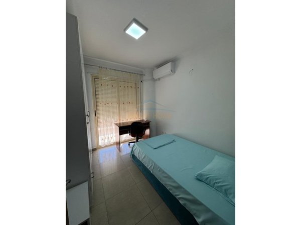 Tirane, jepet me qera apartament 3+1 Kati 4, 115 m² 700 € (DON BOSKO)