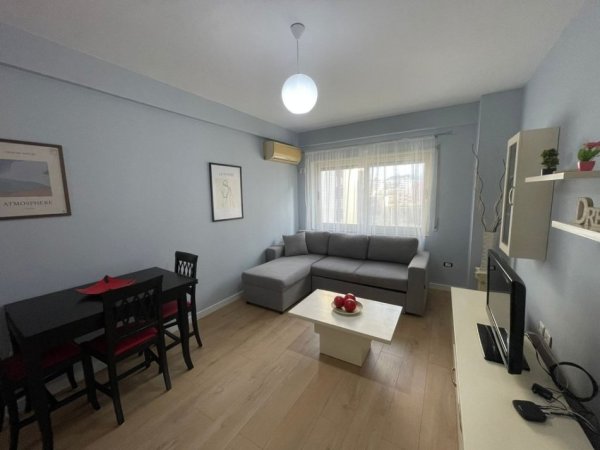 Tirane, jap me qera apartament 1+1 Kati 5, 50 m² 550 € (Ish Parku)
