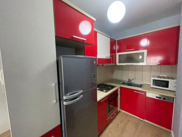 Tirane, jap me qera apartament 1+1 Kati 5, 50 m² 550 € (Ish Parku)