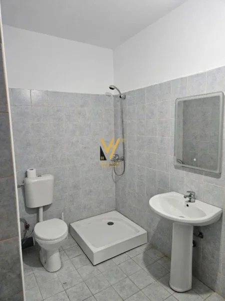 Tirane, jepet me qera apartament 3+1+Ballkon Kati 8, 114 m² 550 € (ASTIR)