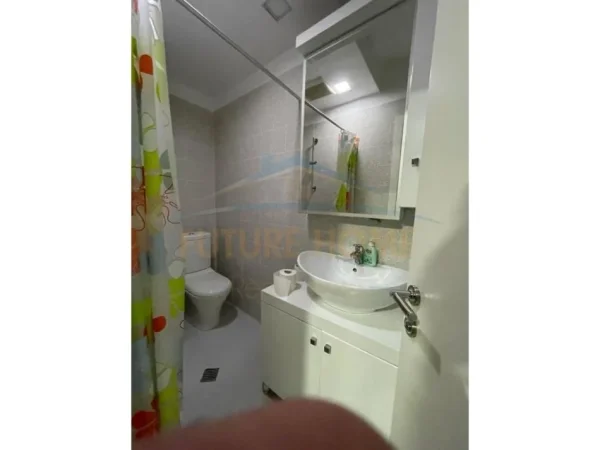 Tirane, jepet me qera apartament 2+1 Kati 2, 100 m² 600 € (Liqeni i Thate , Kompleksi Kolombo)