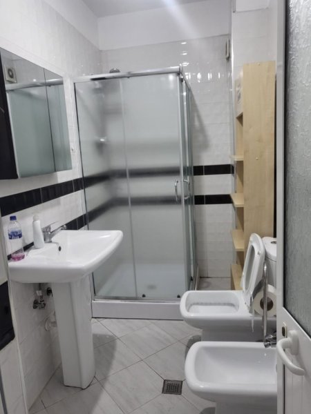 Tirane, jepet me qera apartament 2+1+Ballkon Kati 3, 95 m² 700 € (DON BOSKO)