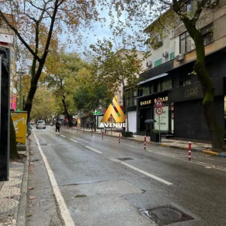 Tirane, jepet me qera apartament 1+1+Ballkon Kati 2, 70 m² 700 € (Myslym shyri)