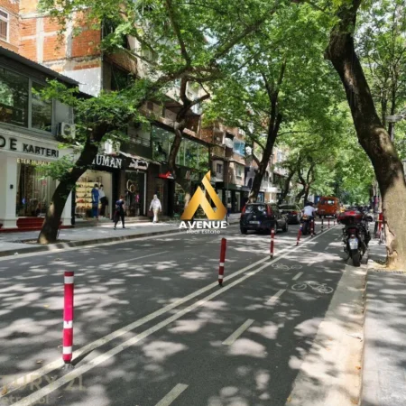 Tirane, jepet me qera apartament 1+1+Ballkon Kati 2, 70 m² 700 € (Myslym shyri)