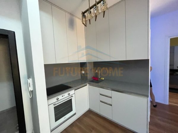 Tirane, shitet apartament Kati 10, 72 m² 210.000 € (RRUGA E BARRIKADAVE)