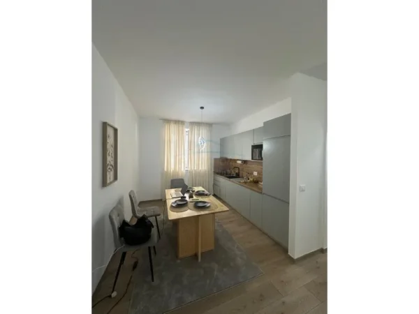 Tirane, jepet me qera apartament 2+1 Kati 2, 88 m² 950 € (Rruga e Durrsit)