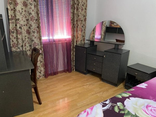 Tirane, jepet me qera apartament 2+1+Ballkon Kati 4, 90 m² 600 € 