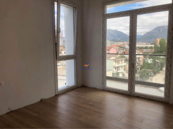 Tirane, shitet apartament 1+1+Ballkon Kati 4, 60 m² 132.000 € 