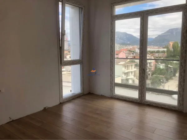 Tirane, shitet apartament 1+1+Ballkon Kati 4, 60 m² 132.000 € 