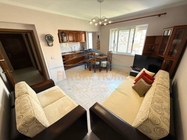 Tirane, jepet me qera apartament 1+1 Kati 4, 57 m² 500 € (Rruga Irfan Tomini)