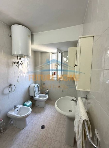 Tirane, jepet me qera apartament 1+1 Kati 4, 57 m² 500 € (Rruga Irfan Tomini)