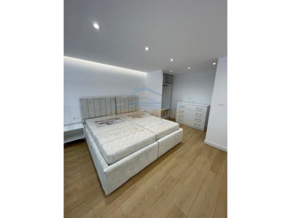 Tirane, jepet me qera apartament duplex 1+1 Kati 0, 38 m² 450 € (Fresku , Prane Restorant Fresku)