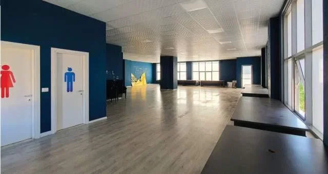 Tirane, jepet me qera zyre Kati 2, 240 m² 2.500 € (RRUGA BARDHYL)