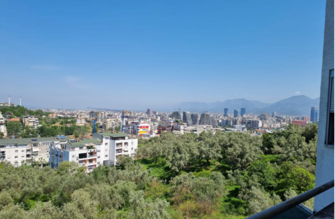 Tirane, jepet me qera apartament 3+1+Ballkon Kati 2, 211 m² 1.000 € (Liqeni i Thate, Rruga Peti)