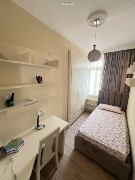 Tirane, jepet me qera apartament 3+1 Kati 3, 100 m² 1.050 € (ish ekspozita)