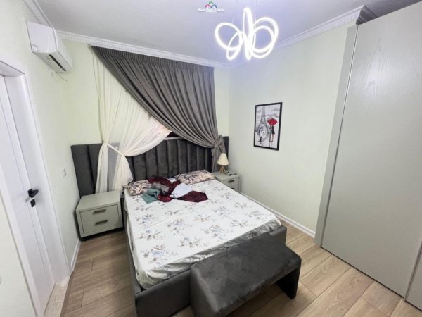 Tirane, jepet me qera apartament 3+1 Kati 3, 100 m² 1.050 € (ish ekspozita)