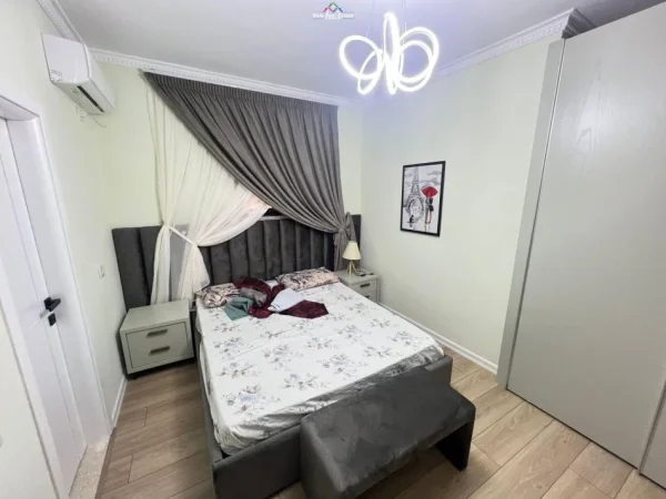 Tirane, jepet me qera apartament 3+1 Kati 3, 100 m² 1.200 € (ish ekspozita)