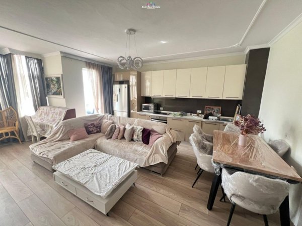 Tirane, jepet me qera apartament 3+1 Kati 3, 100 m² 1.050 € (ish ekspozita)
