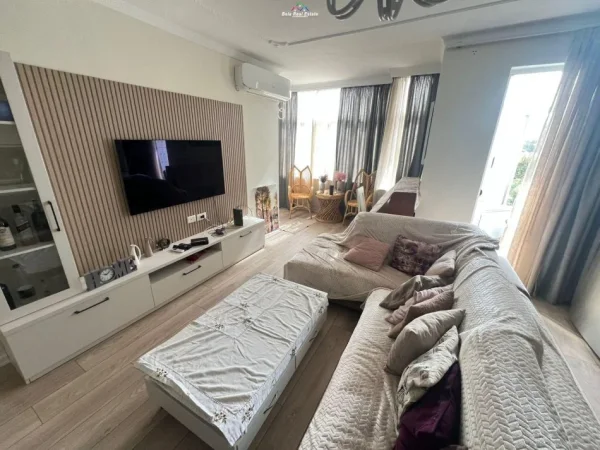 Tirane, jepet me qera apartament 3+1 Kati 3, 100 m² 1.200 € (ish ekspozita)