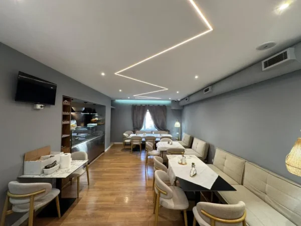 Tirane, shitet ambjent biznesi Kati 0, 82 m² 42.000 € (KOMUNA E PARISIT)