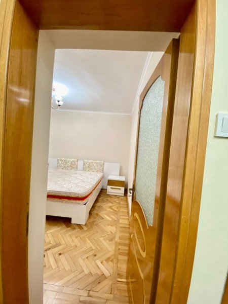 Tirane, jepet me qera apartament 2+1+Ballkon Kati 2, 80 m² 700 € (Rruga Fortuzi)