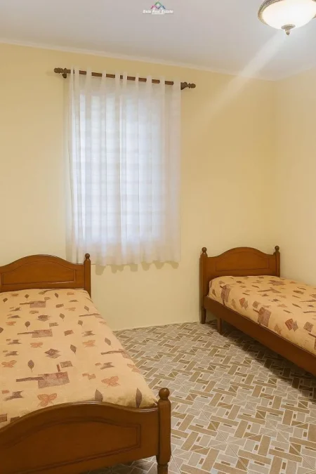 Tirane, jepet me qera apartament 3+1 Kati 4, 90 m² 650 € (bulevardi zogu i pare)